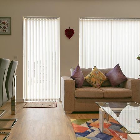 Modern & Exquisite Trumpington Townhouse With Parking & 5 Mins To Papworth Hospital CBG Екстериор снимка