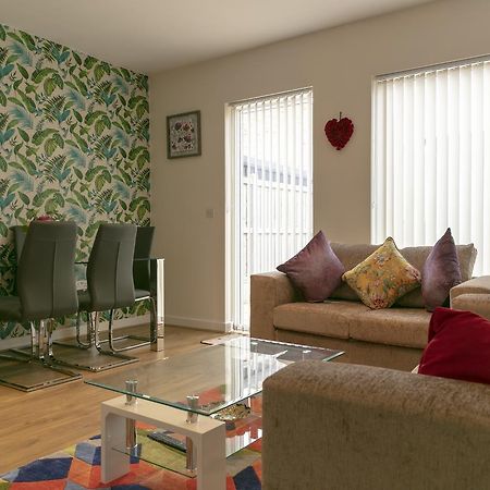 Modern & Exquisite Trumpington Townhouse With Parking & 5 Mins To Papworth Hospital CBG Екстериор снимка