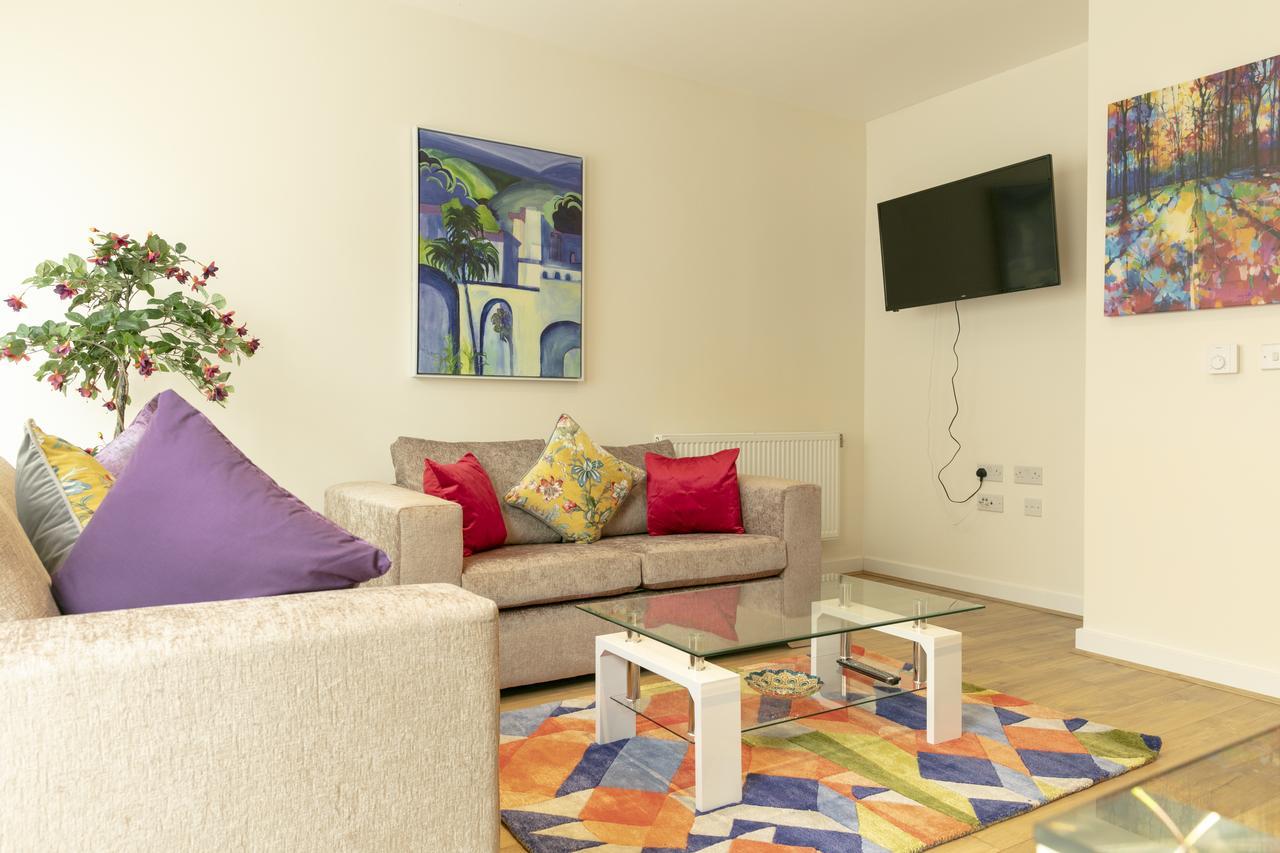 Modern & Exquisite Trumpington Townhouse With Parking & 5 Mins To Papworth Hospital CBG Екстериор снимка