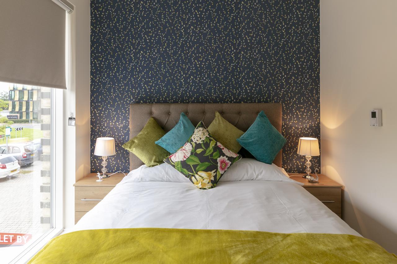 Modern & Exquisite Trumpington Townhouse With Parking & 5 Mins To Papworth Hospital CBG Екстериор снимка