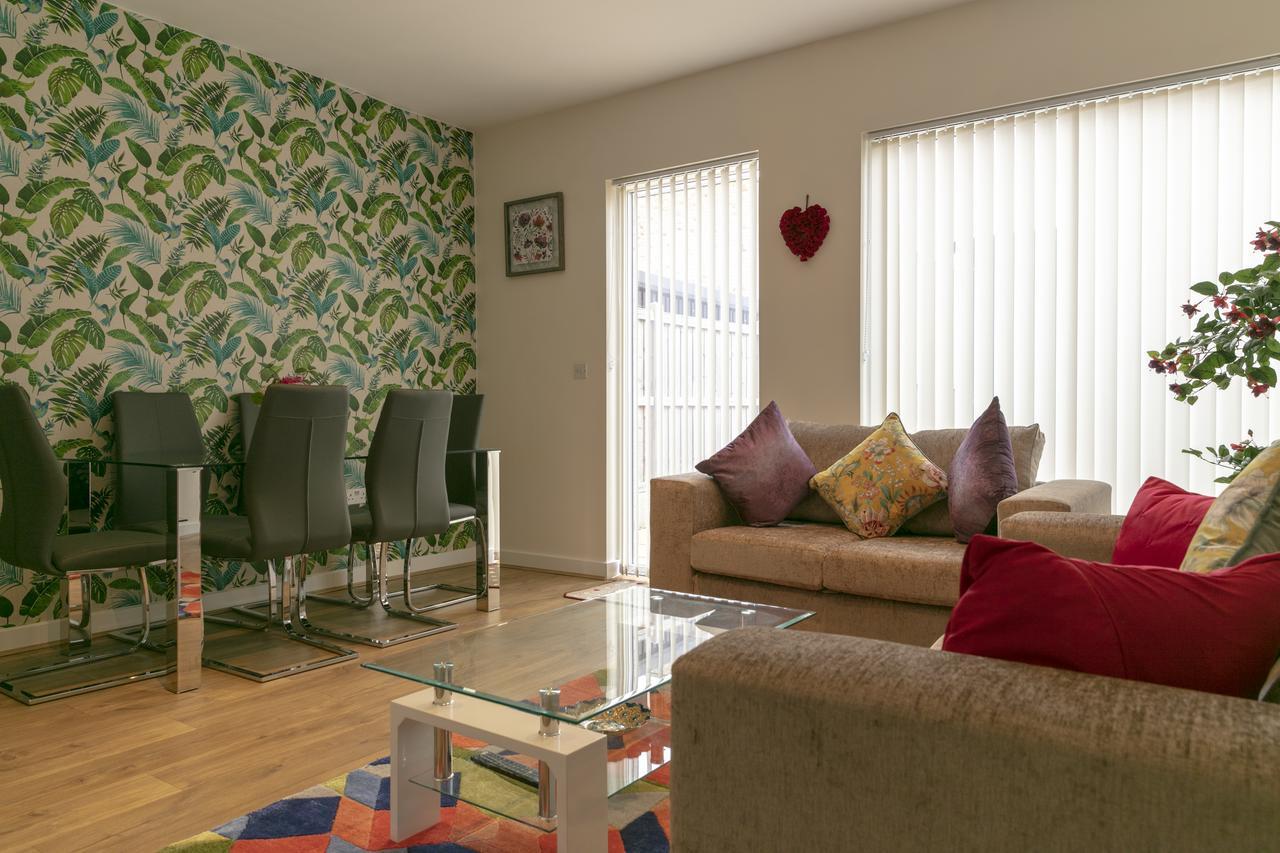 Modern & Exquisite Trumpington Townhouse With Parking & 5 Mins To Papworth Hospital CBG Екстериор снимка
