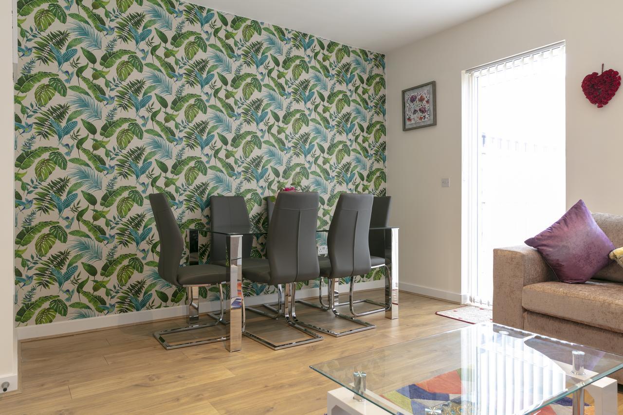 Modern & Exquisite Trumpington Townhouse With Parking & 5 Mins To Papworth Hospital CBG Екстериор снимка