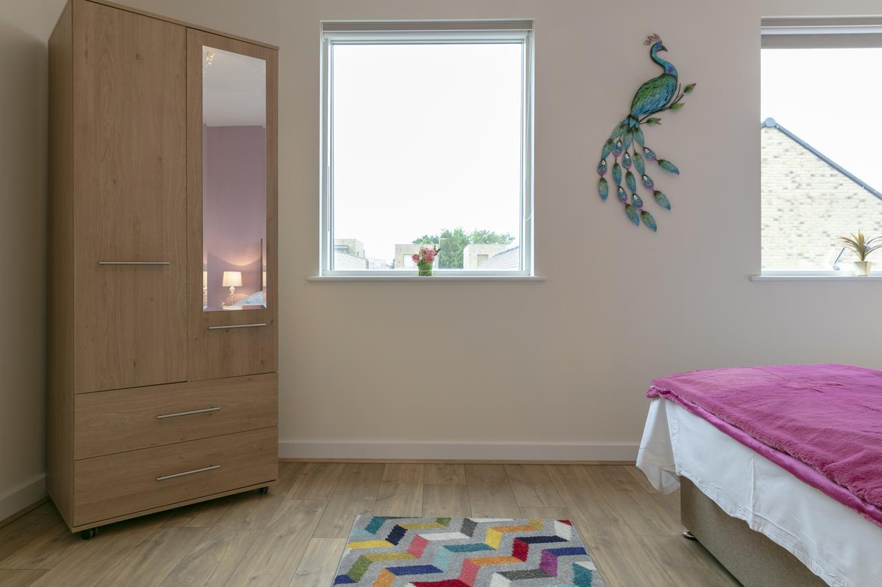 Modern & Exquisite Trumpington Townhouse With Parking & 5 Mins To Papworth Hospital CBG Екстериор снимка