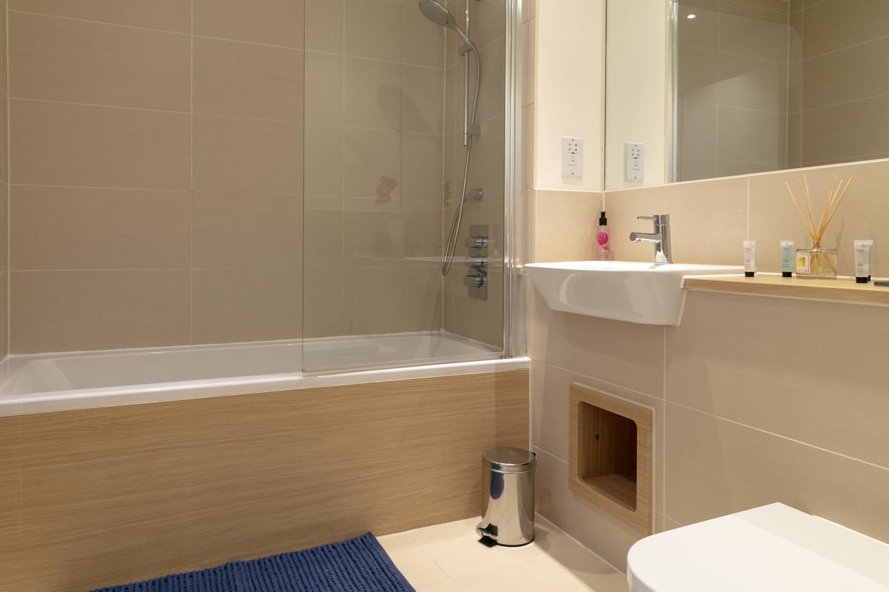 Modern & Exquisite Trumpington Townhouse With Parking & 5 Mins To Papworth Hospital CBG Екстериор снимка
