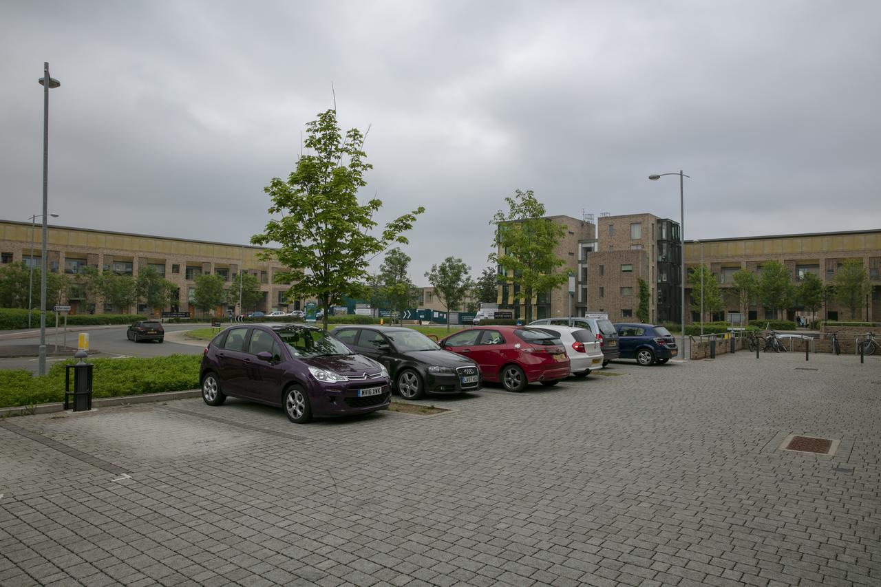 Modern & Exquisite Trumpington Townhouse With Parking & 5 Mins To Papworth Hospital CBG Екстериор снимка