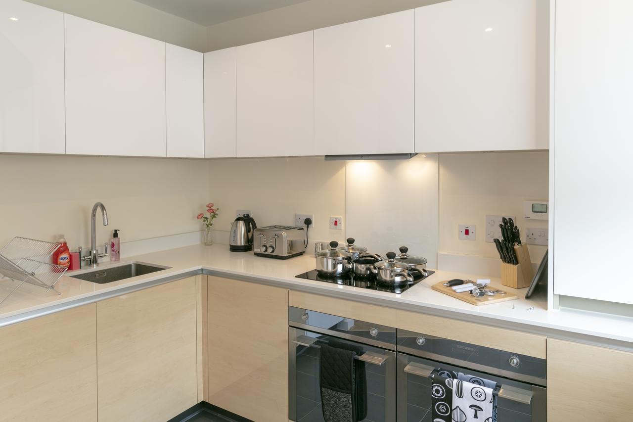 Modern & Exquisite Trumpington Townhouse With Parking & 5 Mins To Papworth Hospital CBG Екстериор снимка