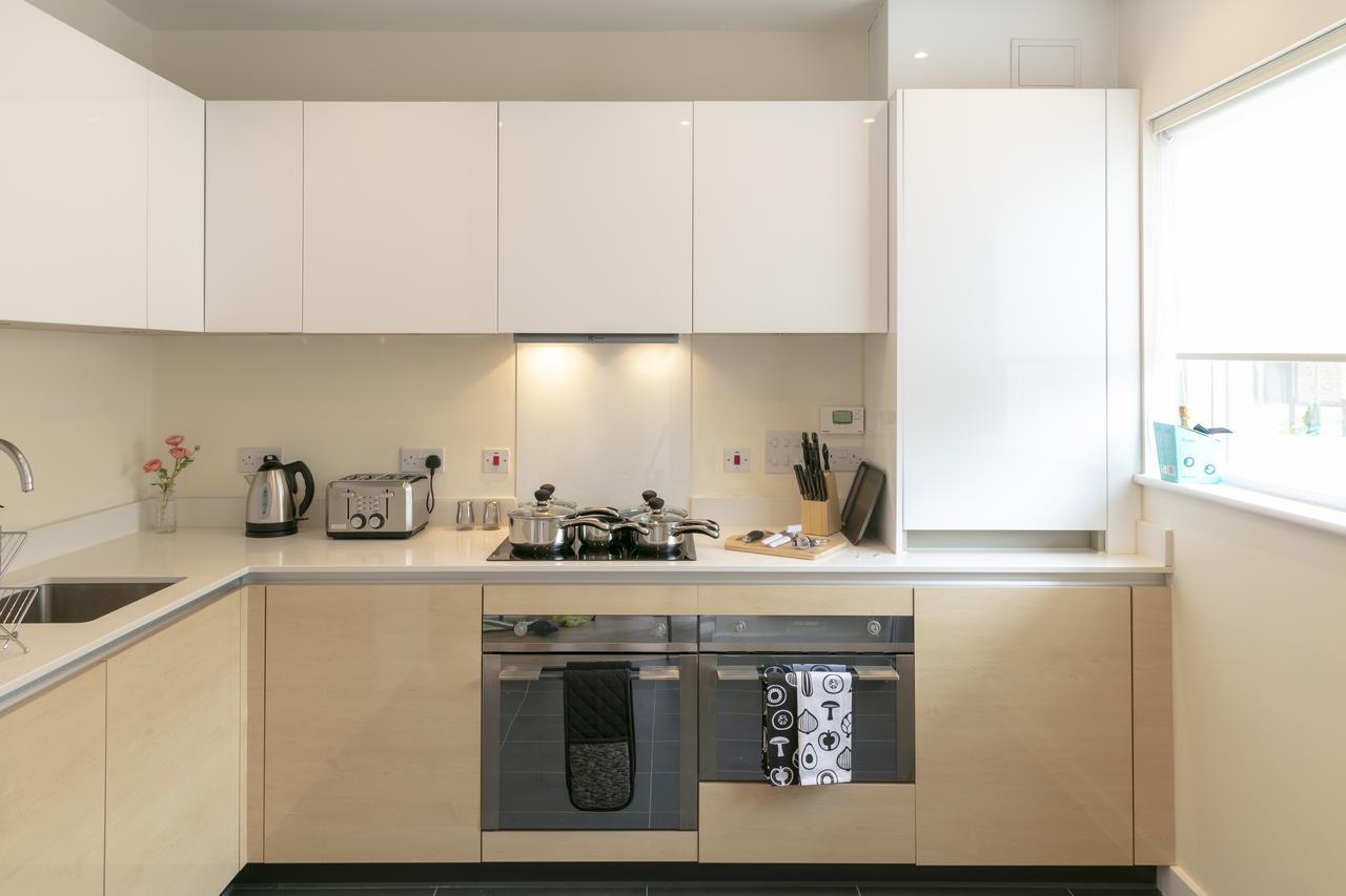 Modern & Exquisite Trumpington Townhouse With Parking & 5 Mins To Papworth Hospital CBG Екстериор снимка